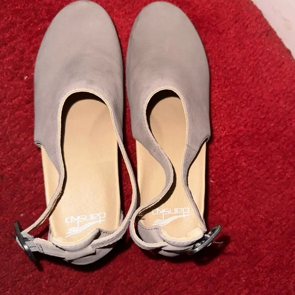 Dansko Light Gray Leather Cutout Sassy Clogs - Picture 4 of 4